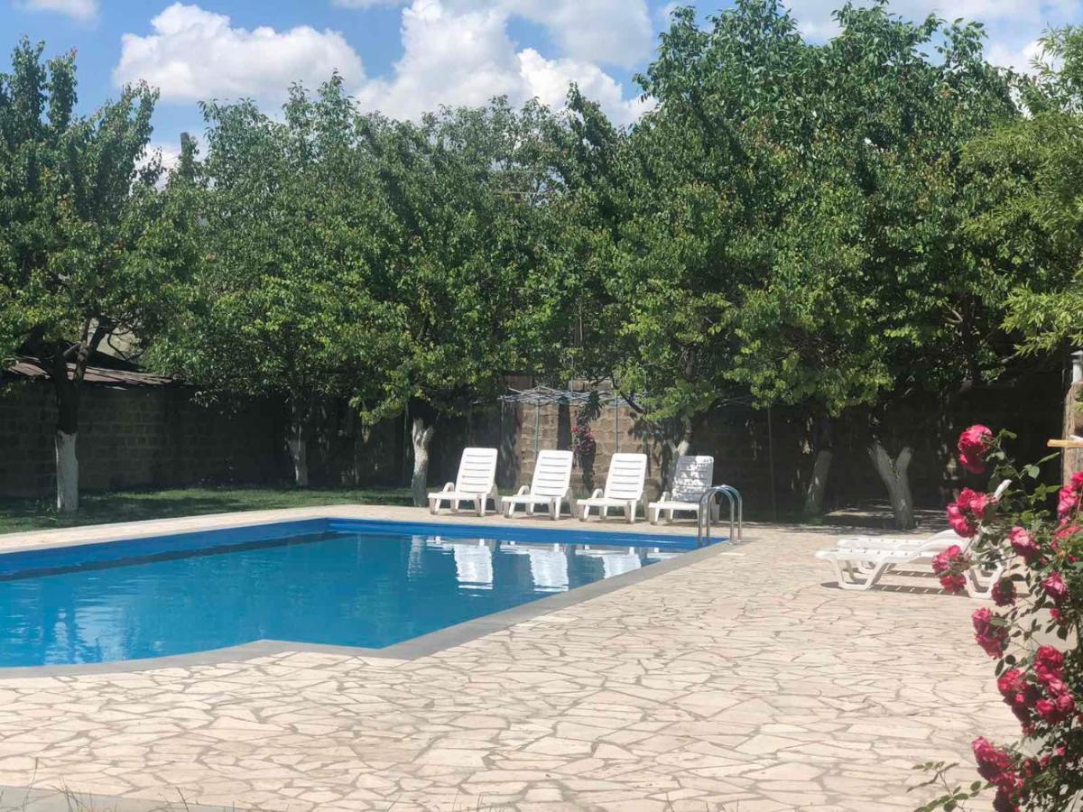 Chez Yvette Bed & Breakfast Garni Bagian luar foto