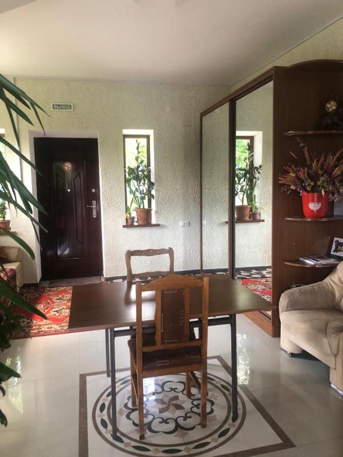 Chez Yvette Bed & Breakfast Garni Bagian luar foto