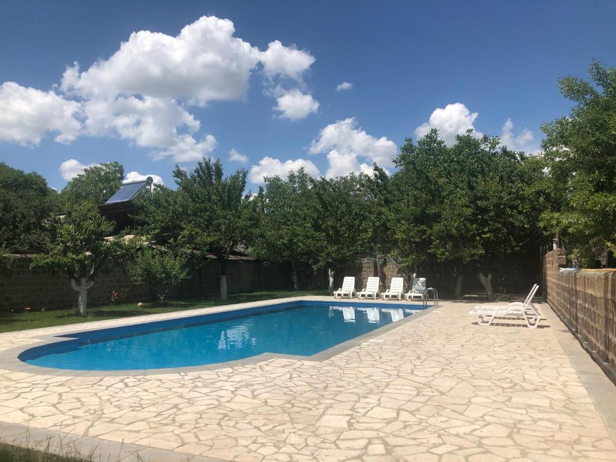 Chez Yvette Bed & Breakfast Garni Bagian luar foto