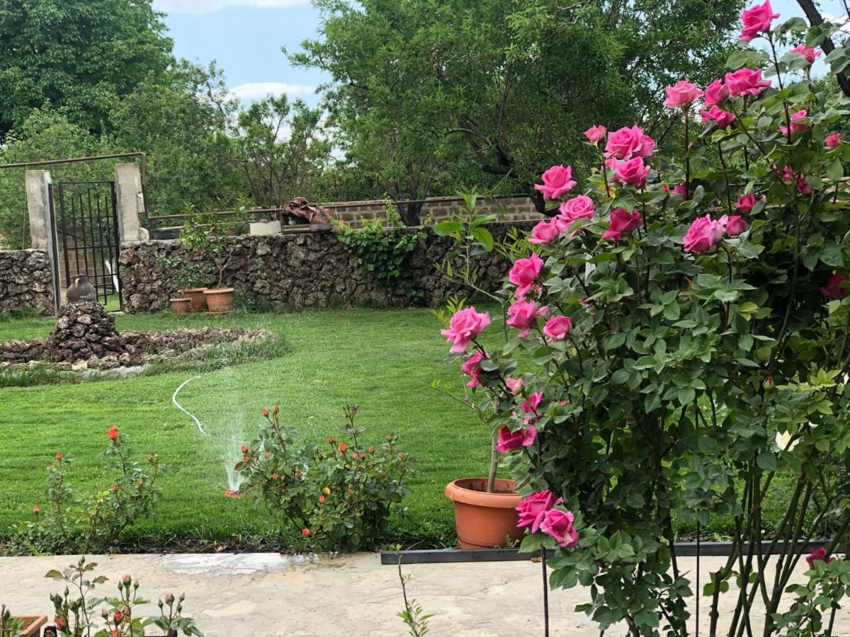 Chez Yvette Bed & Breakfast Garni Bagian luar foto