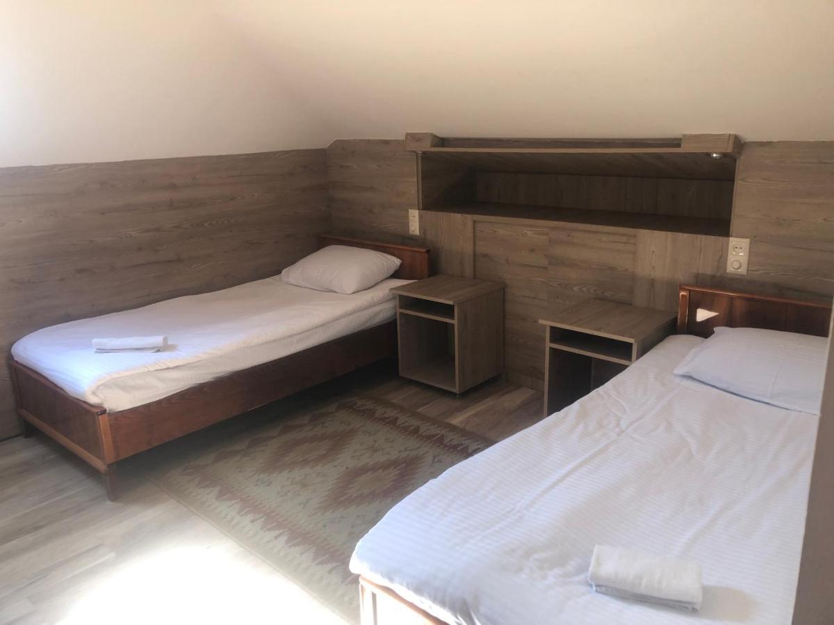 Chez Yvette Bed & Breakfast Garni Bagian luar foto
