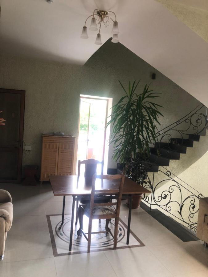 Chez Yvette Bed & Breakfast Garni Bagian luar foto