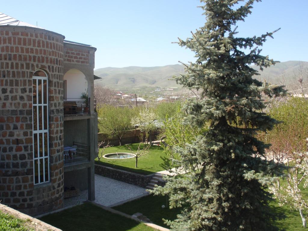 Chez Yvette Bed & Breakfast Garni Bagian luar foto