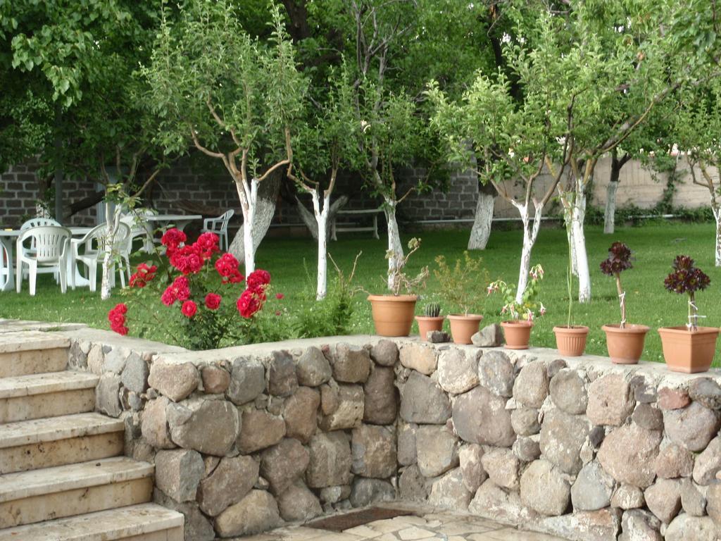 Chez Yvette Bed & Breakfast Garni Bagian luar foto