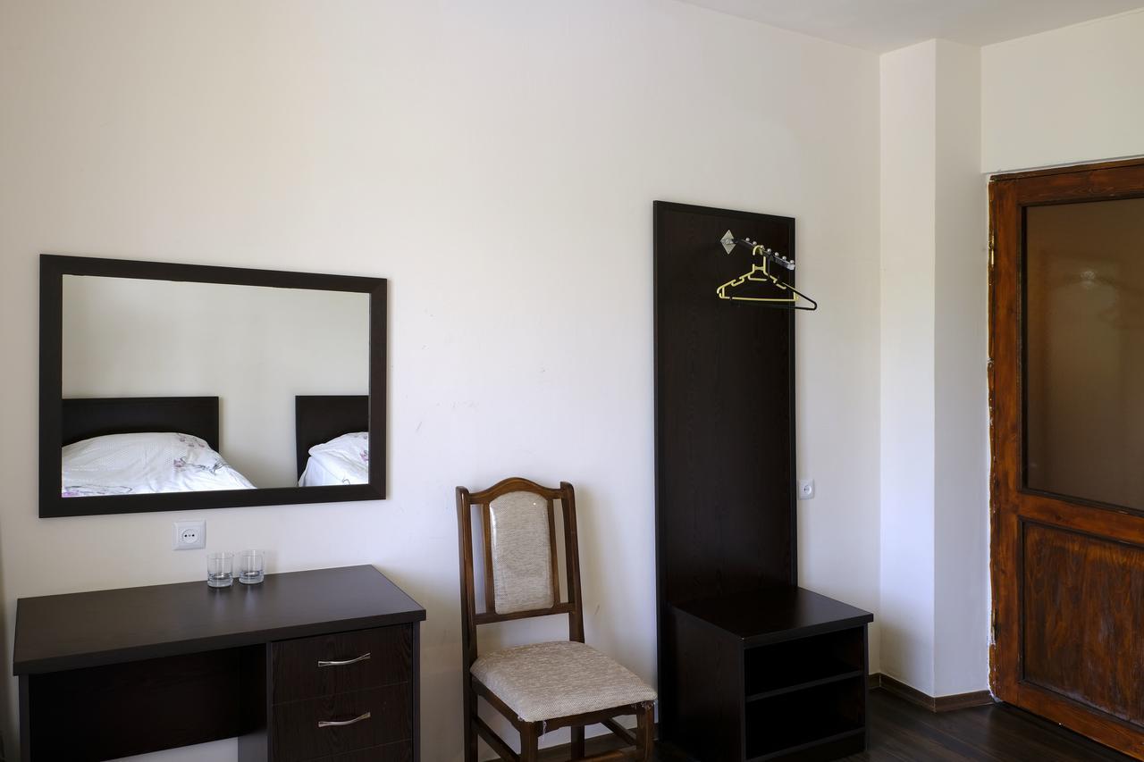 Chez Yvette Bed & Breakfast Garni Bagian luar foto